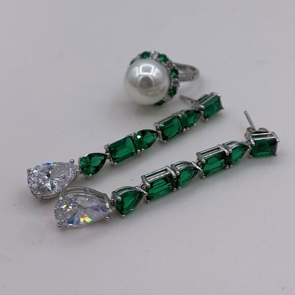 Earrings, NWOT, lab emerald, solid 925 sterling silver, long articulated drop - Picture 5 of 11